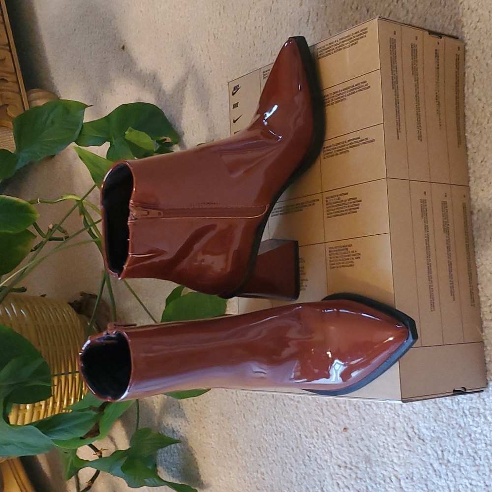 BP. Patent Leather Square Toe 👢